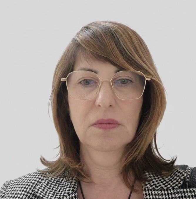 ורדה חייט - רישוי עסקים | מומחית בצוות הייעוץ של שולמן אסטרטגיה - ייעוץ למסעדנים